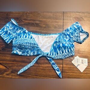 NWT Ingear Swim Blue Paisley Off-The-Shoulder Bikini Top - Medium